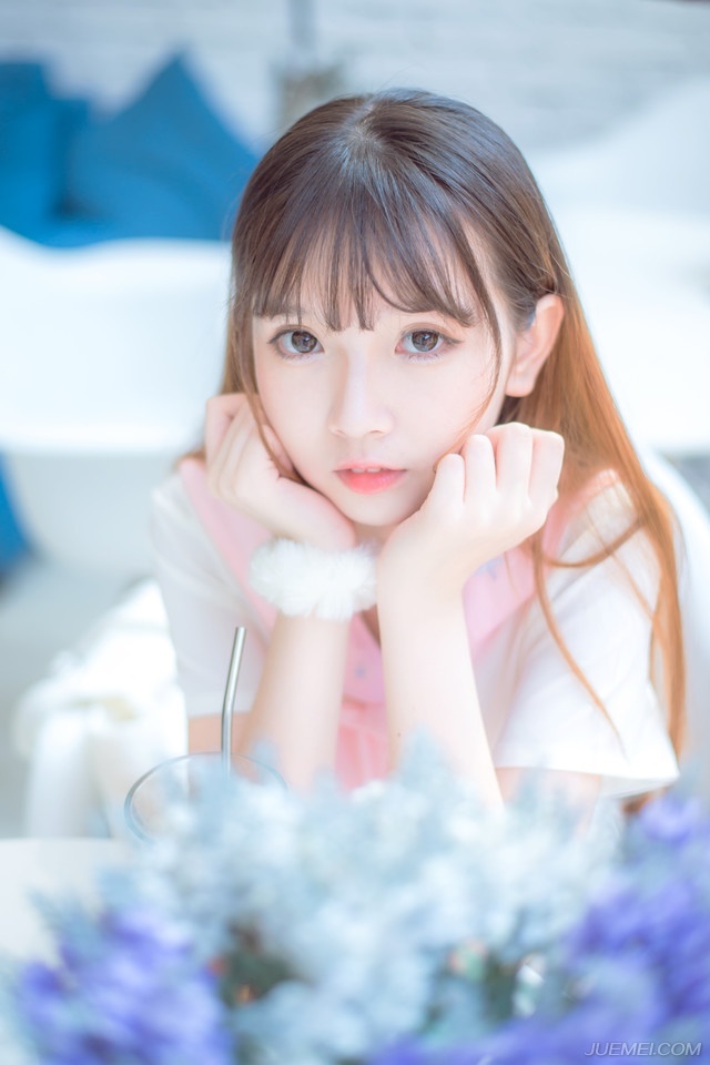 因为不配，忽然自卑，说声失陪。