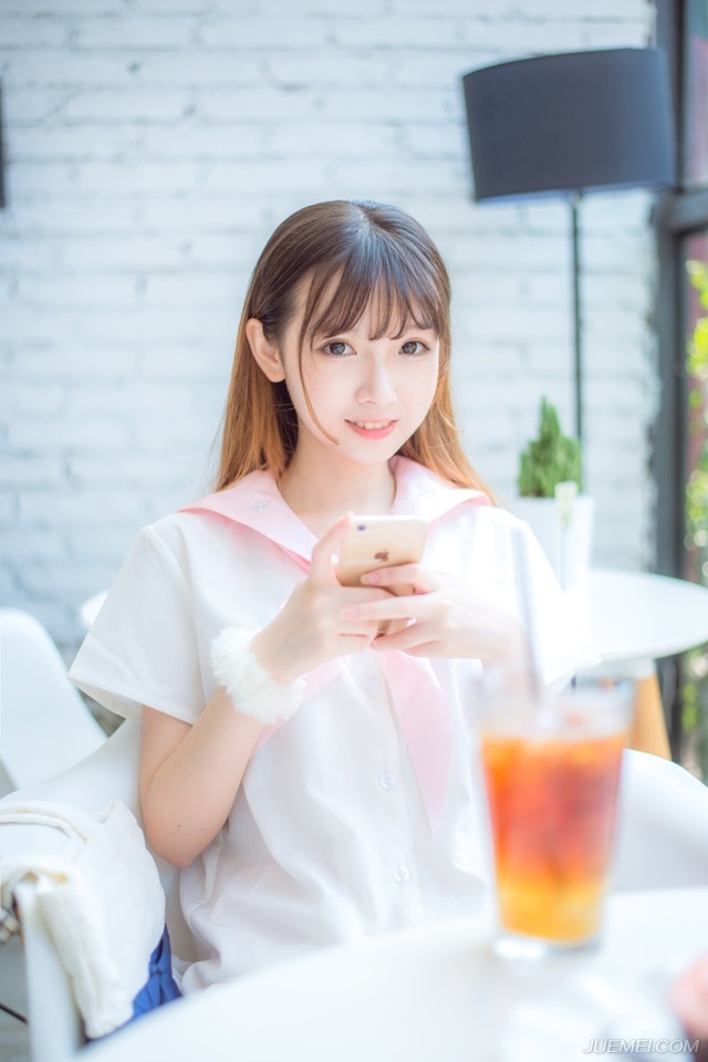 一个家庭没有书，就好像一间房子没有窗户。